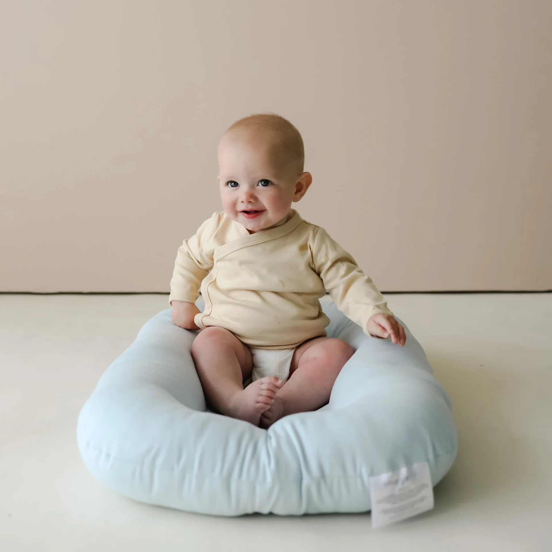 Tutti Bambini Snuggle Me Newborn Baby Lounger - Image 5